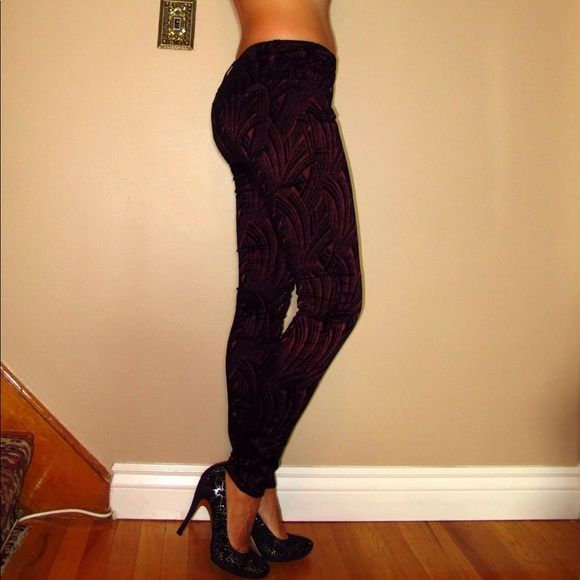 7 For All Mankind Burnt Velvet Skinny Pants Jeans Wine Red Black Size 26 New - Picture 4 of 8